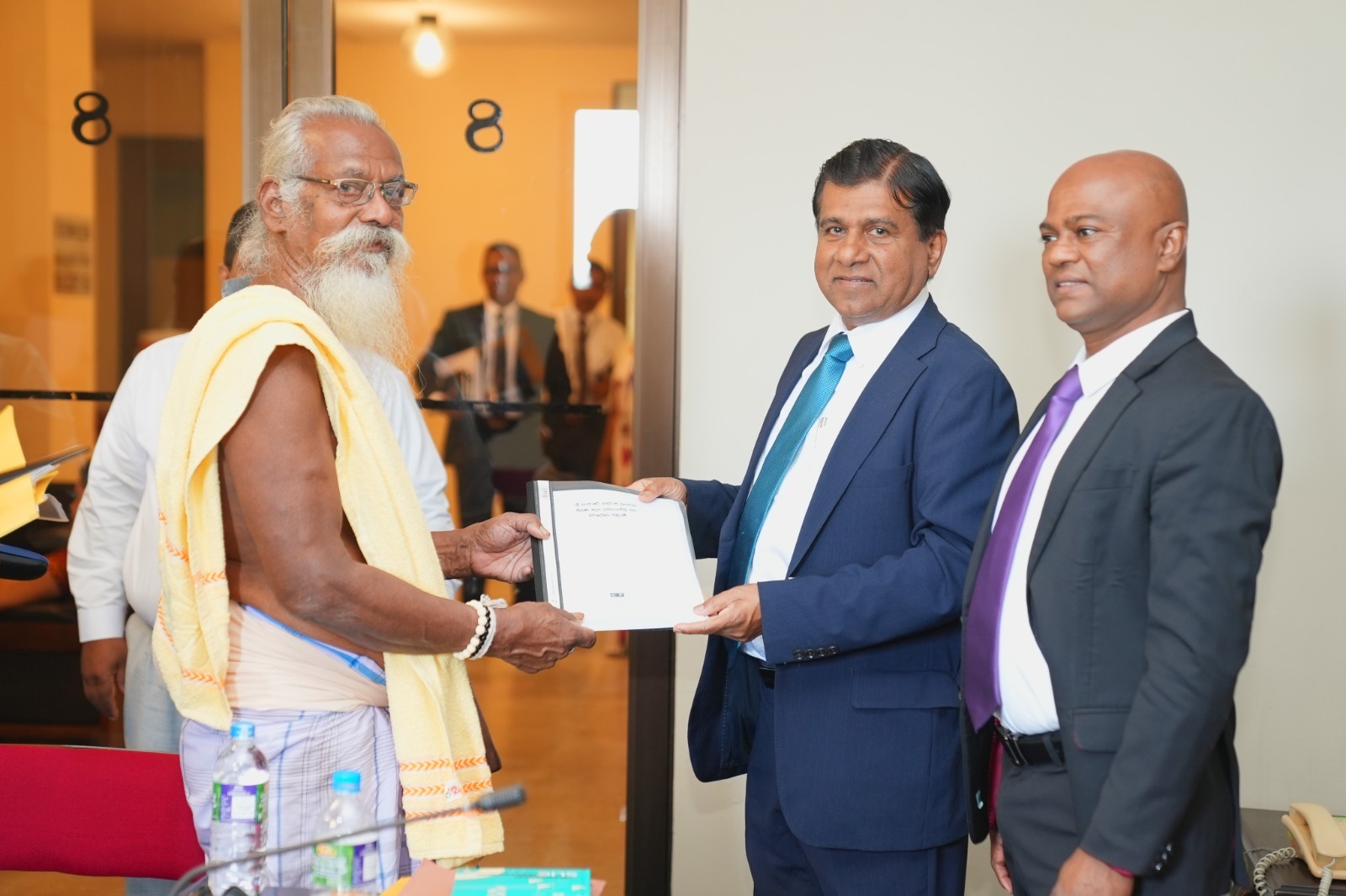 වන්නිල ඇත්තන්