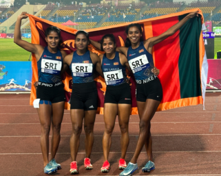 අපේ ක්රීඩා තරු ලක්මවගේ ගෙල රන් මාල 16 කින් ඉන්දියාවේ සිට සැරහූ වගයි